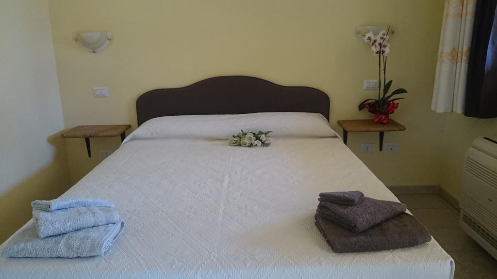 La Corte Dei Rei Aparthotel Castiadas Habitación foto