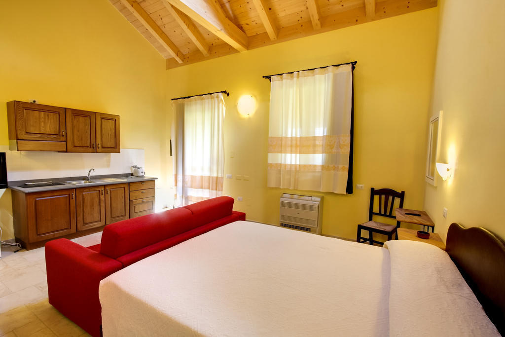 La Corte Dei Rei Aparthotel Castiadas Habitación foto
