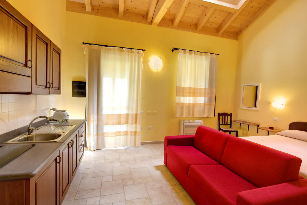 La Corte Dei Rei Aparthotel Castiadas Habitación foto