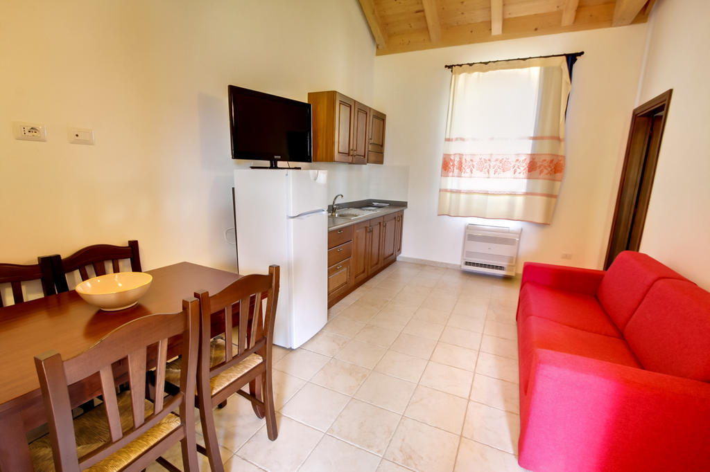 La Corte Dei Rei Aparthotel Castiadas Habitación foto